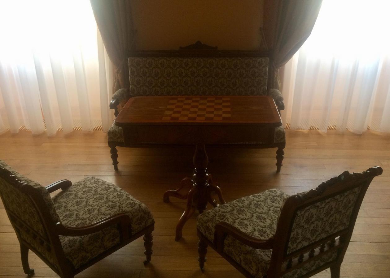 Althansky Palac Znojmo Buitenkant foto