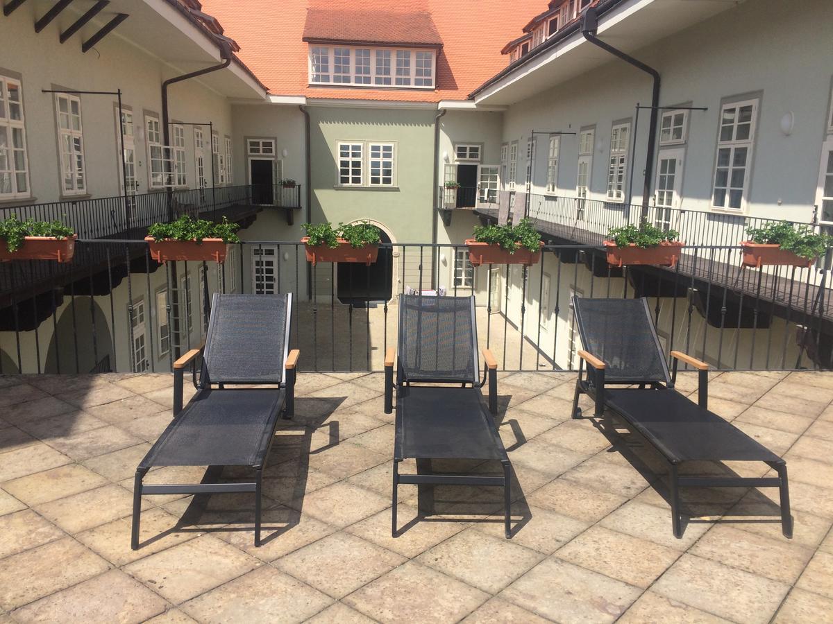 Althansky Palac Znojmo Buitenkant foto