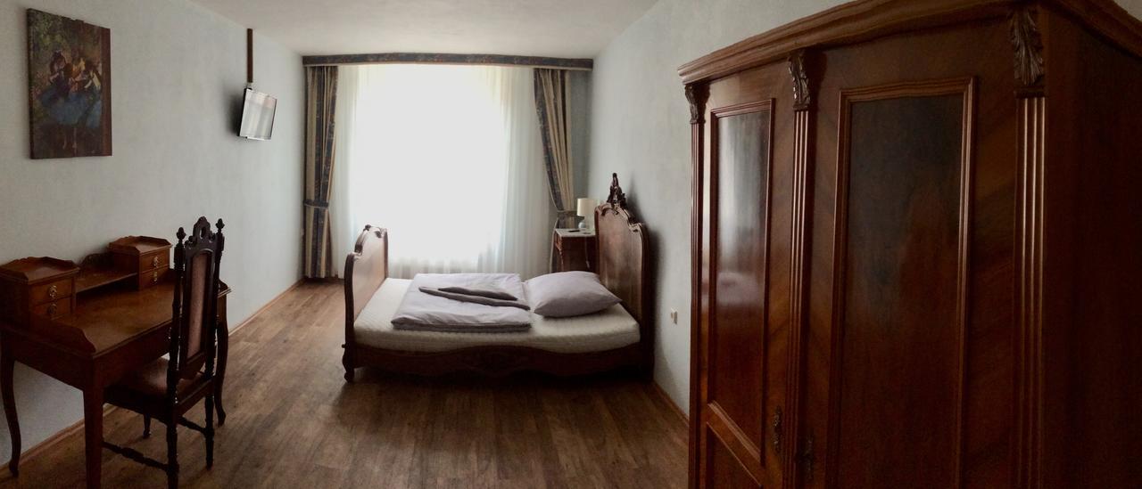 Althansky Palac Znojmo Buitenkant foto