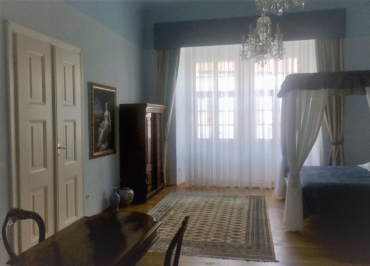 Althansky Palac Znojmo Buitenkant foto
