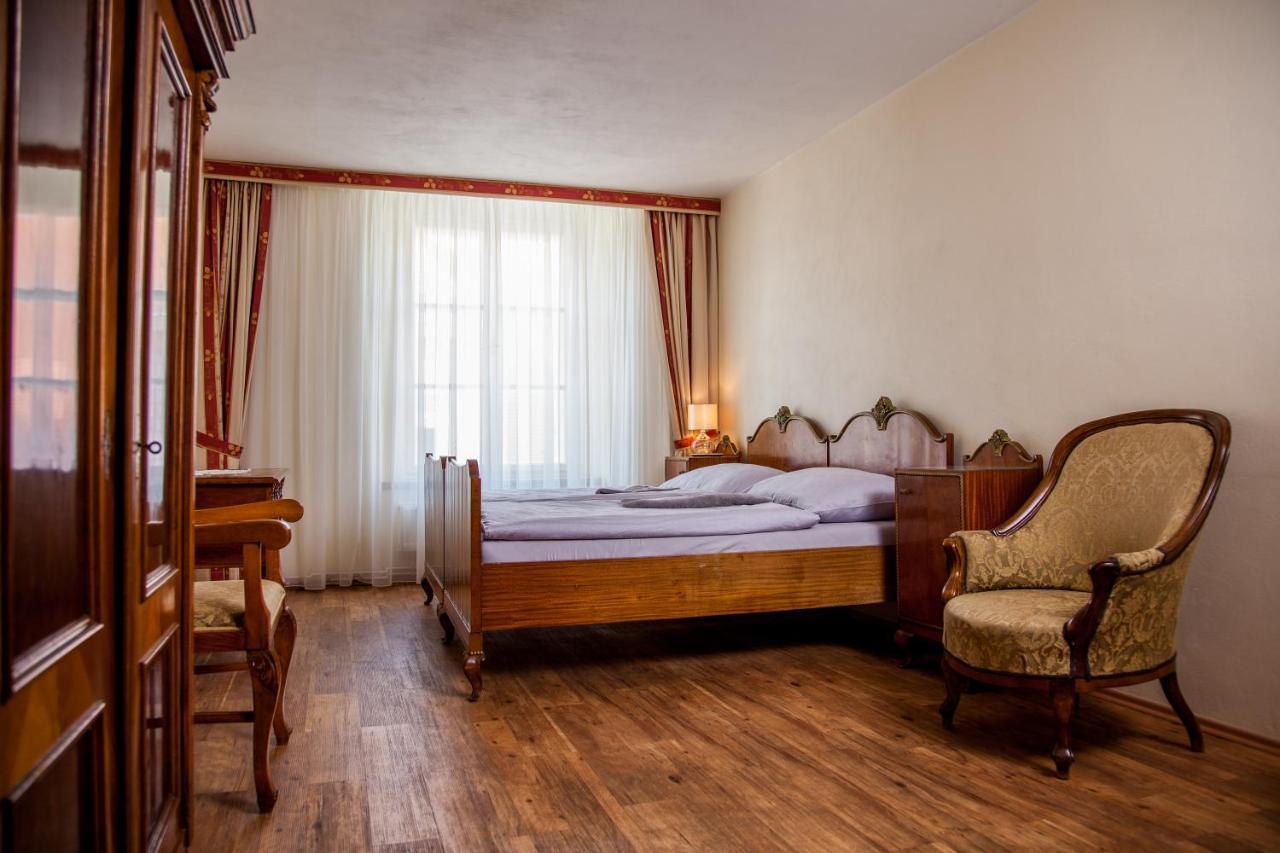 Althansky Palac Znojmo Buitenkant foto
